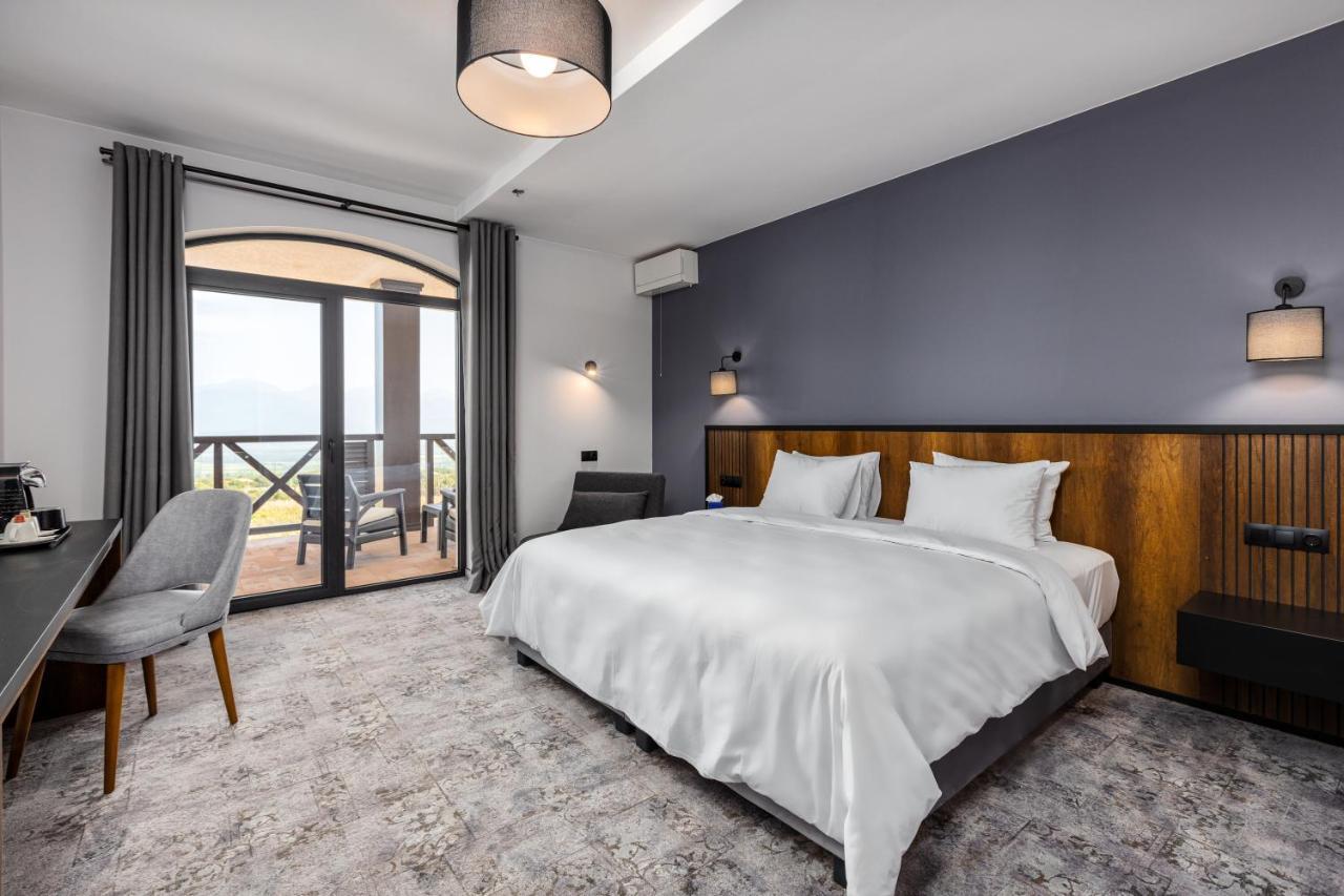 Hotel Qvevrebi Telavi Kültér fotó