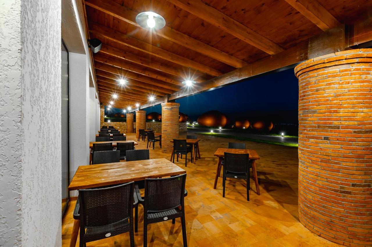 Hotel Qvevrebi Telavi Kültér fotó