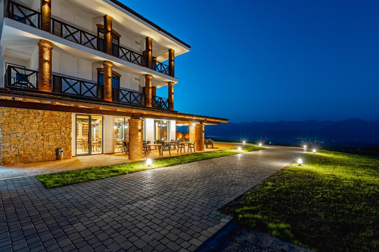 Hotel Qvevrebi Telavi Kültér fotó