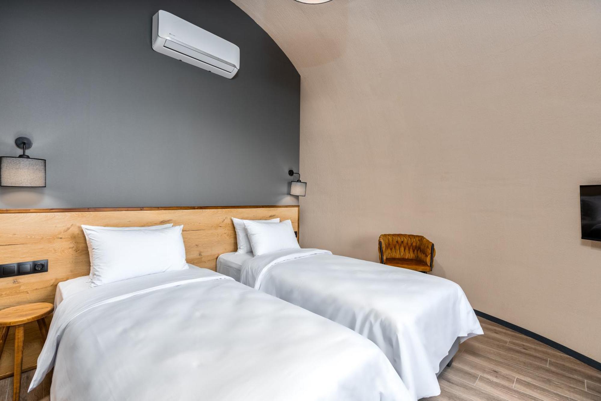 Hotel Qvevrebi Telavi Kültér fotó