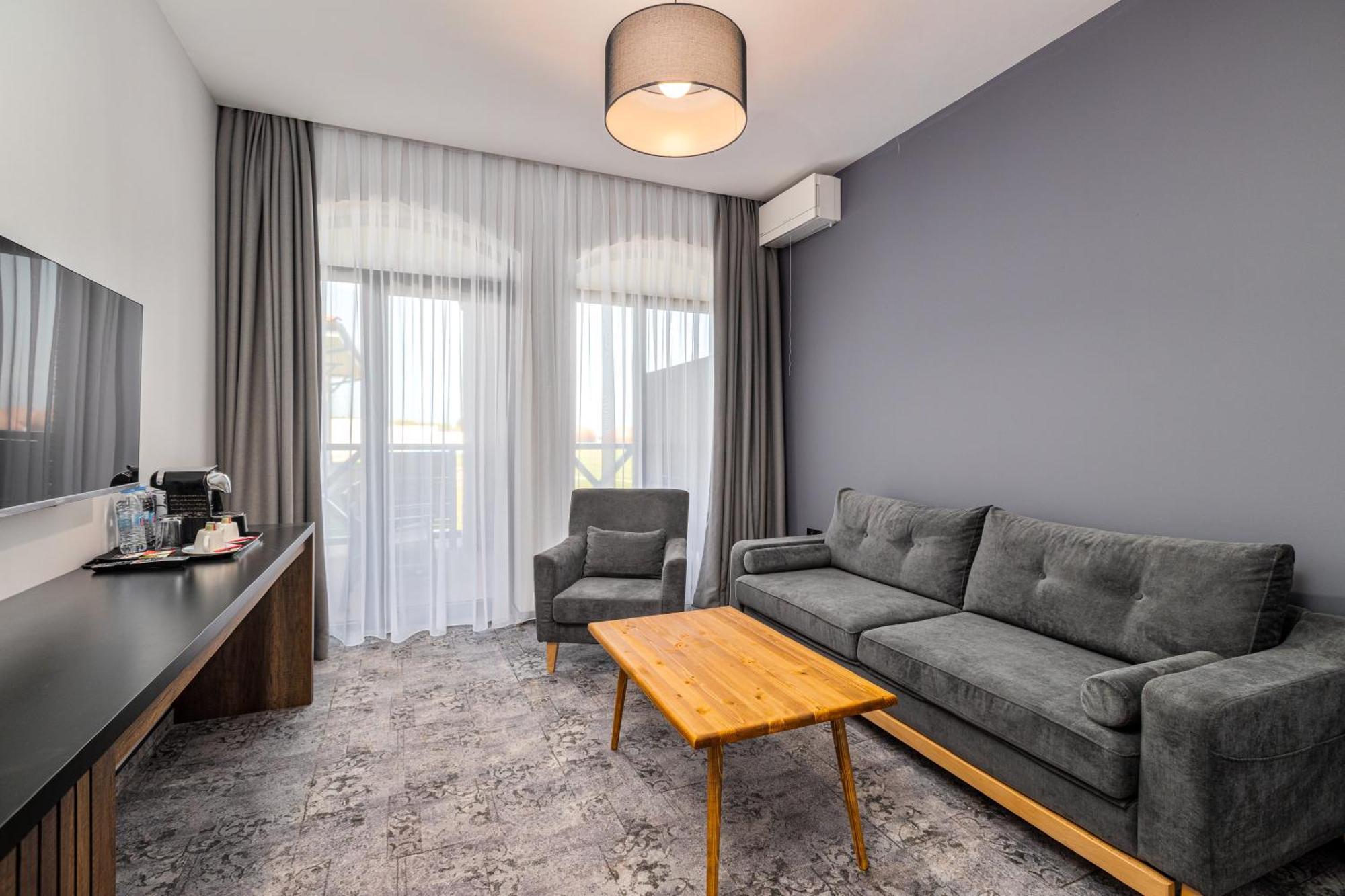 Hotel Qvevrebi Telavi Kültér fotó