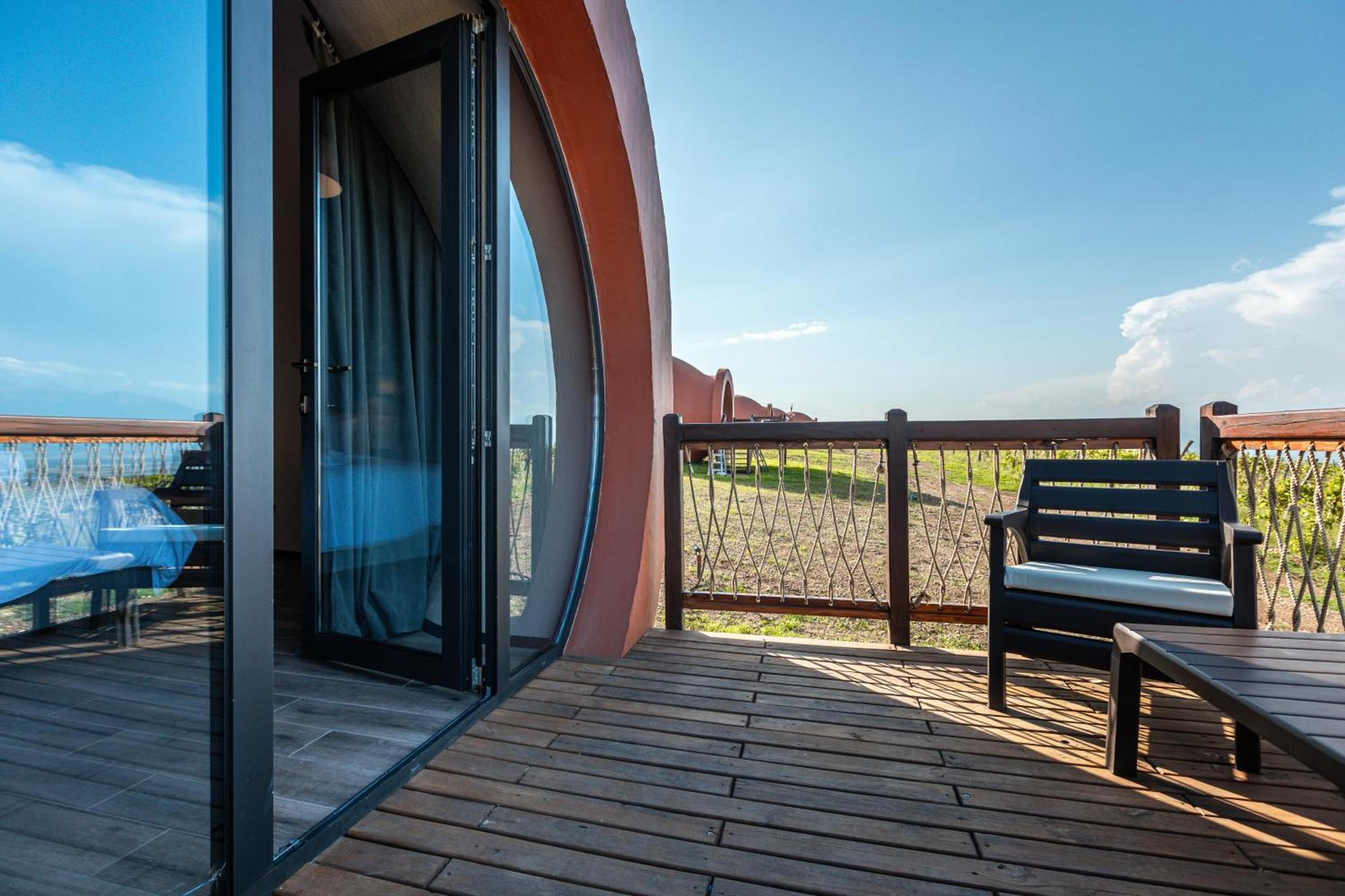 Hotel Qvevrebi Telavi Kültér fotó