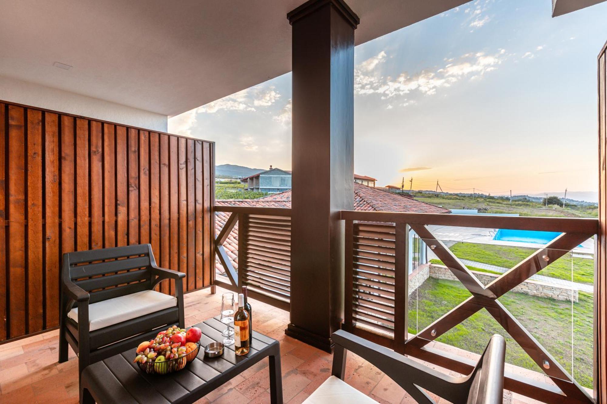 Hotel Qvevrebi Telavi Kültér fotó