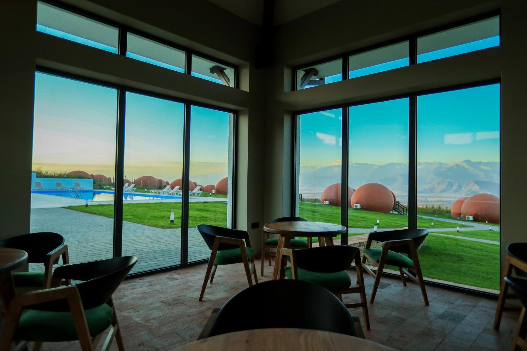 Hotel Qvevrebi Telavi Kültér fotó