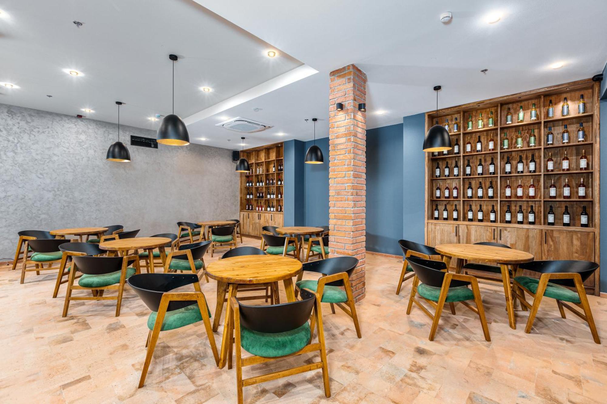 Hotel Qvevrebi Telavi Kültér fotó