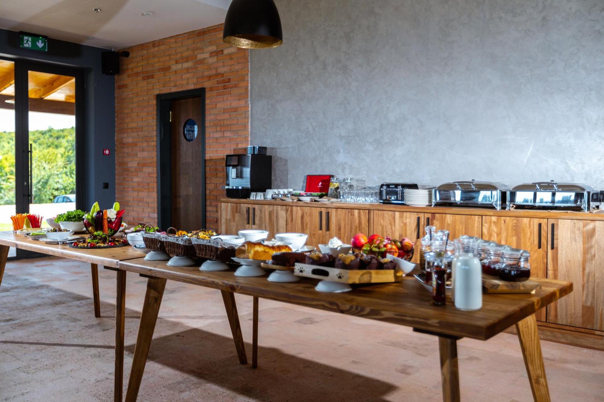 Hotel Qvevrebi Telavi Kültér fotó